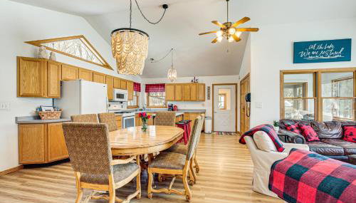 Lakefront Home with Private Beach in Rhinelander! - Foto 5