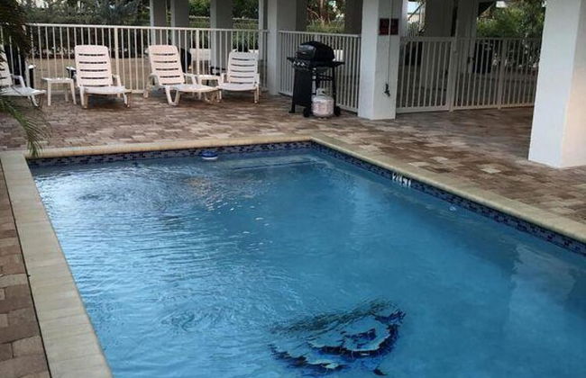 2 Beautiful 4 Bed 3 Bath Pool Home w Free Dock - Foto 9