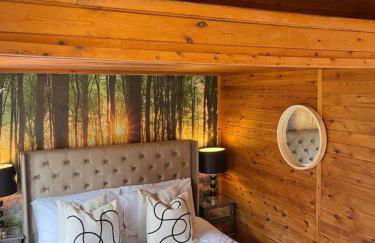 Otter 1 - Private Hot Tub - Bali Inspired Lodge - Bath - Longleat - Wiltshire - Photo 55