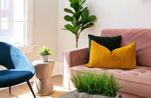 Bright 2BR Loft Sleeps 7 with Full Kitchen and Fast WiFi - Foto 19