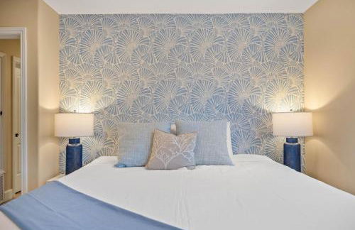 Oceanview Luxe Retreat with Rooftop - Foto 79