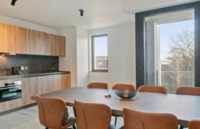 Spacious 3 Bedroom Apartment With Private Garage - Foto 1