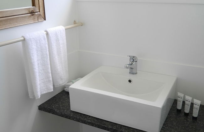 Raglan Palm Beach Motel - Photo 50