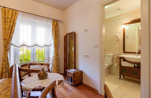 Your Family Oasis by the Sea Villa Mir Vami, heated pool - Photo 24