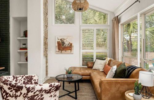 Pool! Games! Dogs! Space! - Foto 52