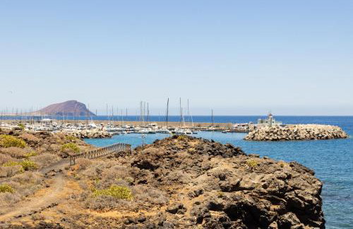 Private Luxury Villa with Pool near Golf Course & Marina - Photo 49