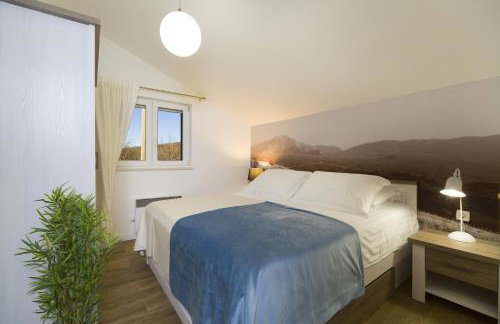 Villa Vision with Heated Pool & Jacuzzi in Sestanovac - Foto 16