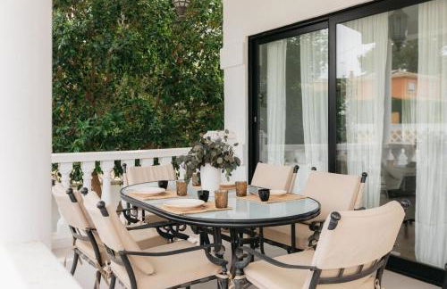 Spacious villa with private pool & garden for 4 - Photo 23