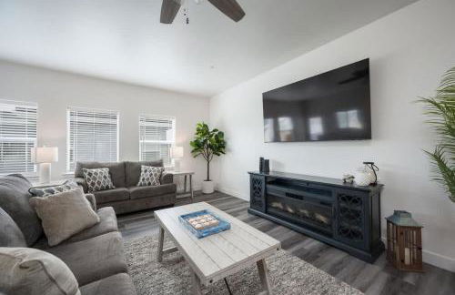 Game Room! Rooftop Deck! Sleeps 11 - Photo 8