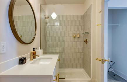 36 Guests on Music Row Bachelorette Suites Glam Room 5 Minutes to Downtown - Foto 31