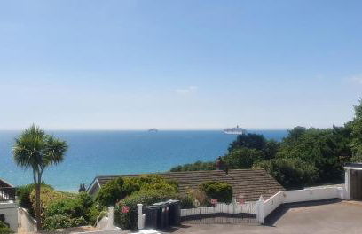 A Beautiful Apartment with Stunning Sea Views & Private Balcony - Photo 22