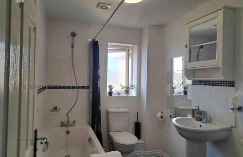 Spacious 4 Large Bedrooms Thurrock Grays 3 baths 1 ensuite Netflix Free Parking - Foto 48