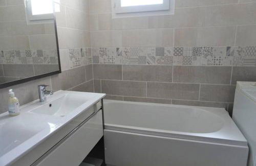 MAGNANERIE LEONY : Maison au calme avec jardin - Foto 10