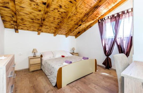 Awesome Home In Unesic - Foto 5