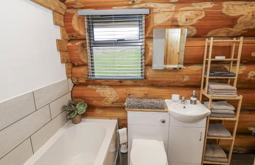 Douglas Cabin at Salford Court Farm Fishing Cabins - Foto 17