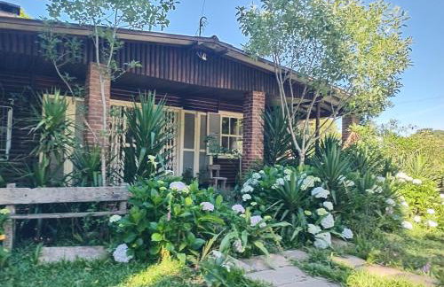 Chalé alpino em canela rs todo mobiliado com cozinha lareira split Wi-Fi 2 quartos perto do centro - Foto 15