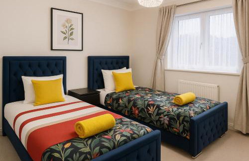 Modern 3 Bedroom Home, Free Parking, Garden, Sleeps 7 - Photo 16