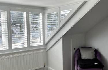 Contemporary 3-Bedroom Home with Stunning Views - Foto 15