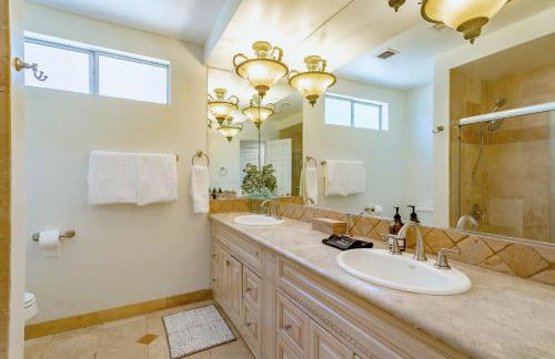 Cozy Home with Pool and Jacuzzi Minutes from Universal Studios - Foto 34