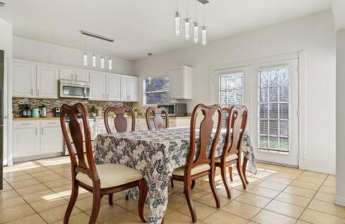 Spacious 8-Bed Home Near Tesla & Samsung Plants - Foto 22