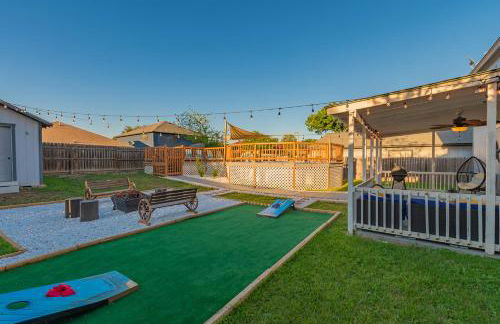 Luxury 5BR House with Pool by SeaWorld & Lackland - Foto 60