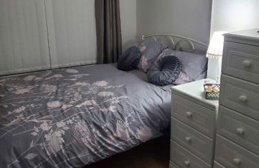 House - Sleeps 4 with Cozy Fireplace - Foto 42