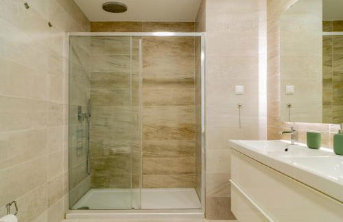 Modern 3 BDR Apartment by LovelyStay - Foto 25