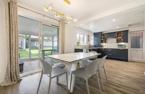 Stylish 4 Bed Trentham Retreat with Pool Table - Foto 16