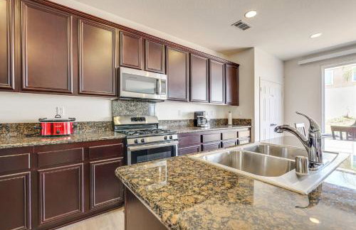 Large Menifee Home 1 Block to Neighborhood Park! - Foto 8