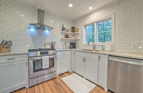 2 Mi to Tunnel of Trees Home with Furnished Deck - Foto 7