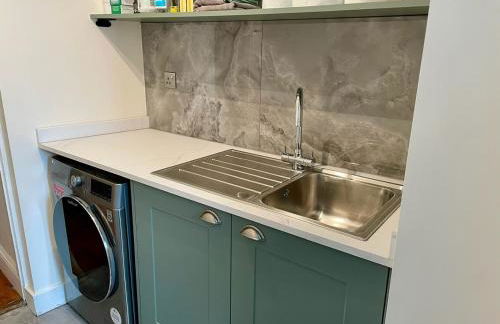 Gorgeous 4 bedroom Townhouse - Photo 15