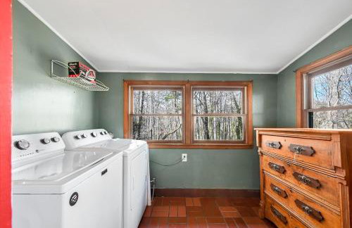 Unique Cabin With Hot Tub Close to Town - Foto 21