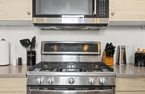 3BR 2BA Derby Home Walk to Churchill Free Parking - Foto 27