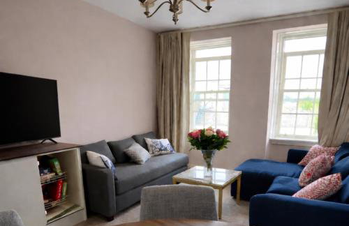 New Royal Mile Residence Spacious Quiet Comfortable Flat with Balcony & Great Views Top Floor No Lift - Foto 3