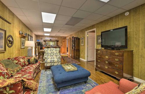 Family Farmhouse on 160-Acre Ranch with Hiking Trail - Foto 24