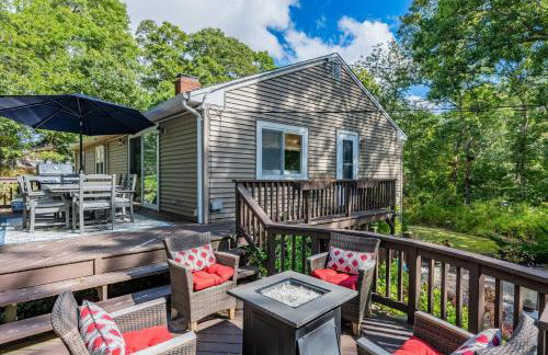 Cape Cod Retreat: A/C, WiFi Pet Friendly - Photo 12