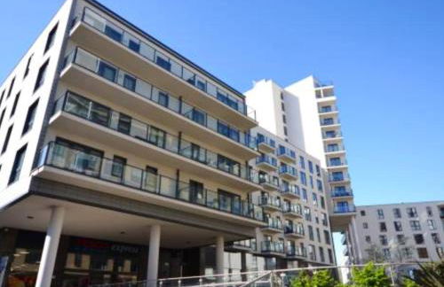 New Central Woking 1 and 2 Bedroom Apartments with Free Gym, close to Train Station - Photo 16