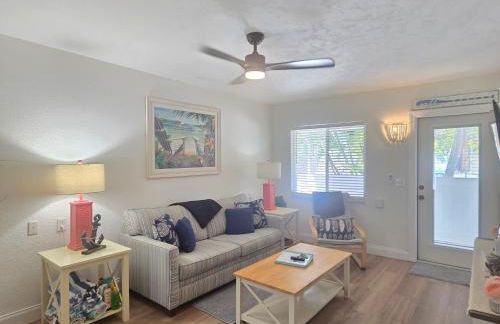 An Island Getaway at Palm Tree Villas - Photo 59