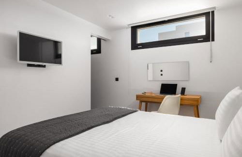 Seafront Villa Nafsika - Private Heated infinity Pool - Direct access to the beach - Play area - Foto 31