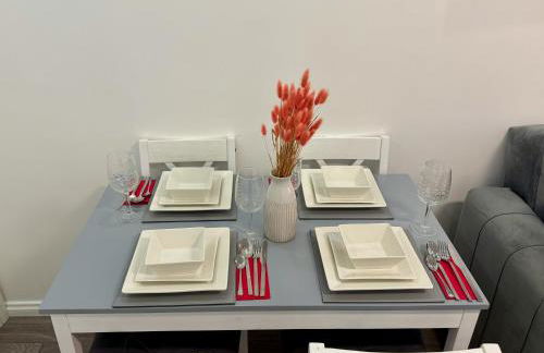 Modern Elegant Home - Photo 5