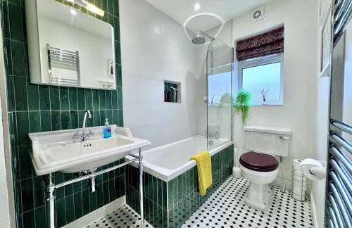 Stylish and Cosy stay in the Heart of Malton - Photo 8