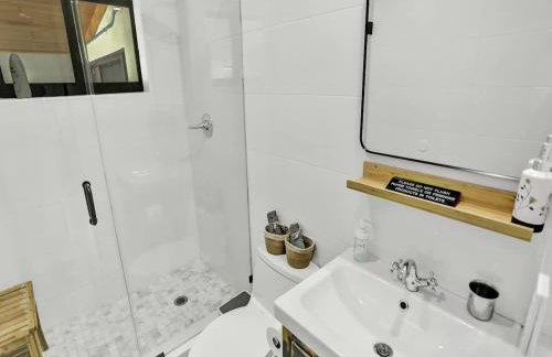 Lakefront Villa with Heated Pool Kayaks and Outdoor Fun - Foto 20