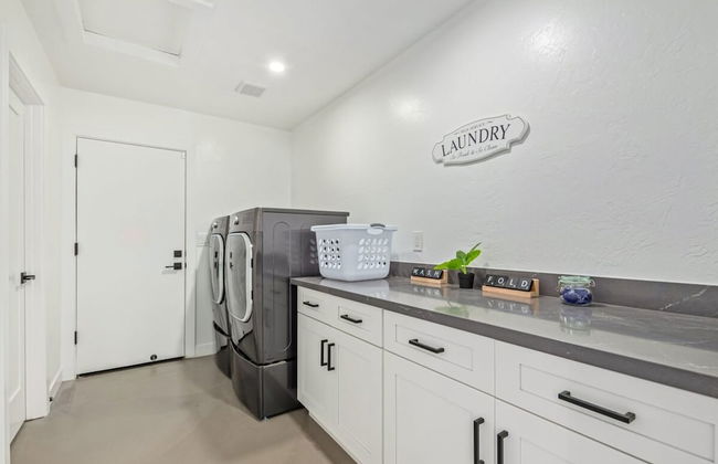 5BR Resort-style Oasis 2 Primary s Cabana Gameroom - Photo 36