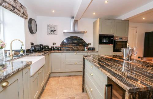 HollyDale - Photo 15