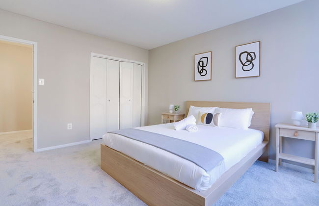 Fantastic 2BR Condo with Gym - Photo 4