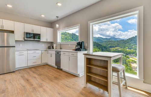 Hike and Ski Mtn-View Retreat in Maggie Valley! - Foto 8