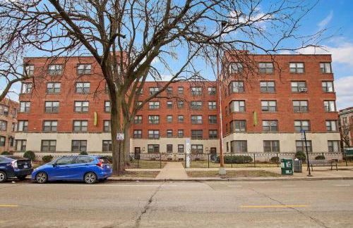 1BR Chic and Cozy Apartment in Chicago - Hyde Park 408 - Photo 6