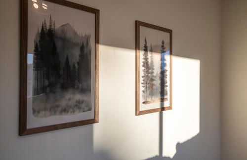 Fireside Haven - Hot Tub & Downtown Walkable - Foto 18