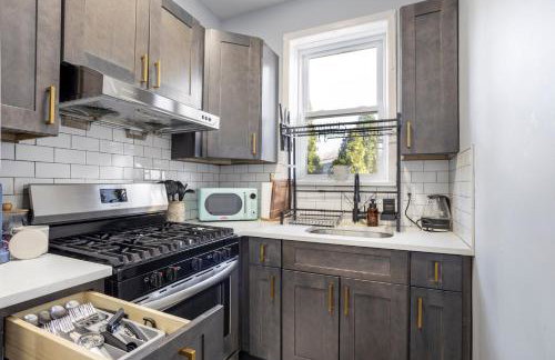 Three BR near Metlife with Laundry & Parking - Foto 9