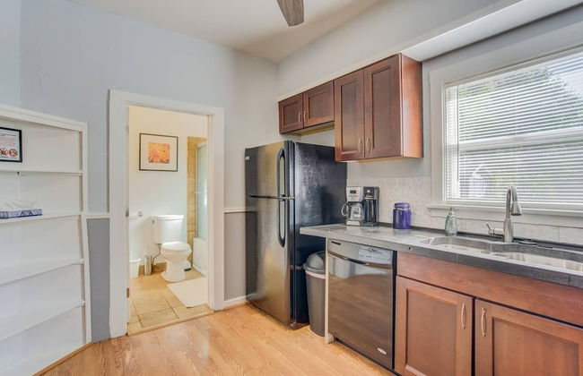 Downtown Practical & Pet-friendly Easy & Sensible - Photo 13